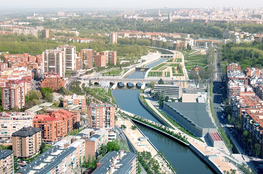 An overhead view of the Salón de Pinos.