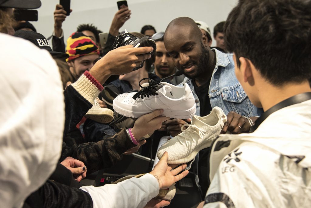 Virgil Abloh surrounded by young people at Harvard GSD