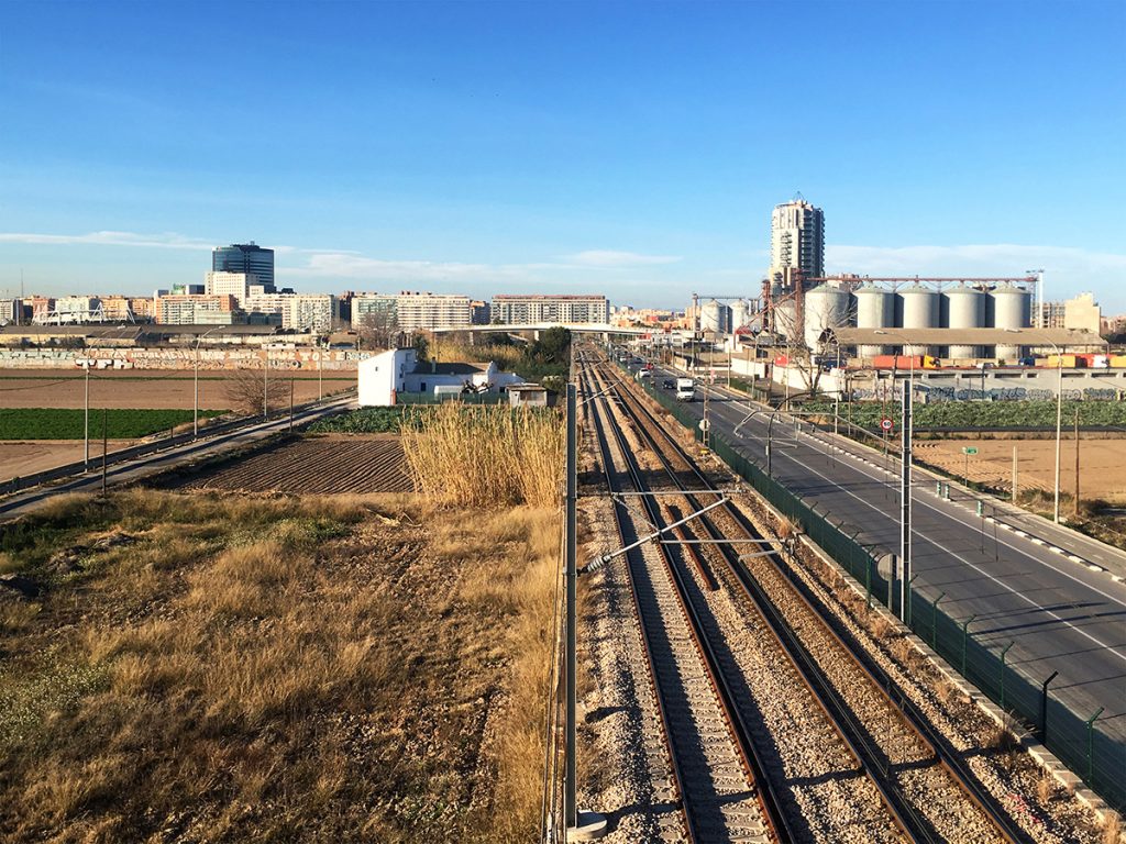 The South Huerta was split up abruptly by the railway during urban expansion.