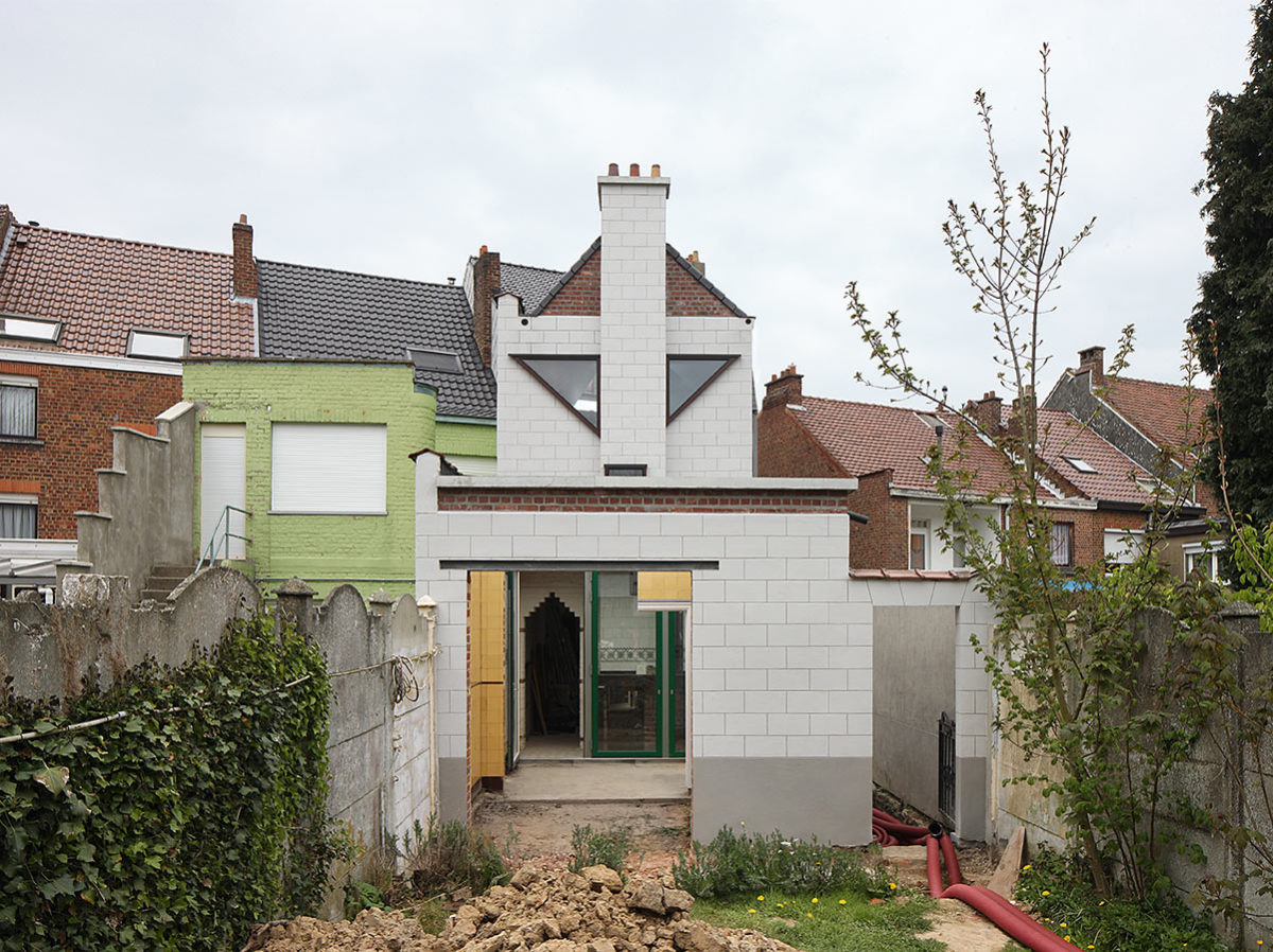 Small open house in the midst of taller apartments