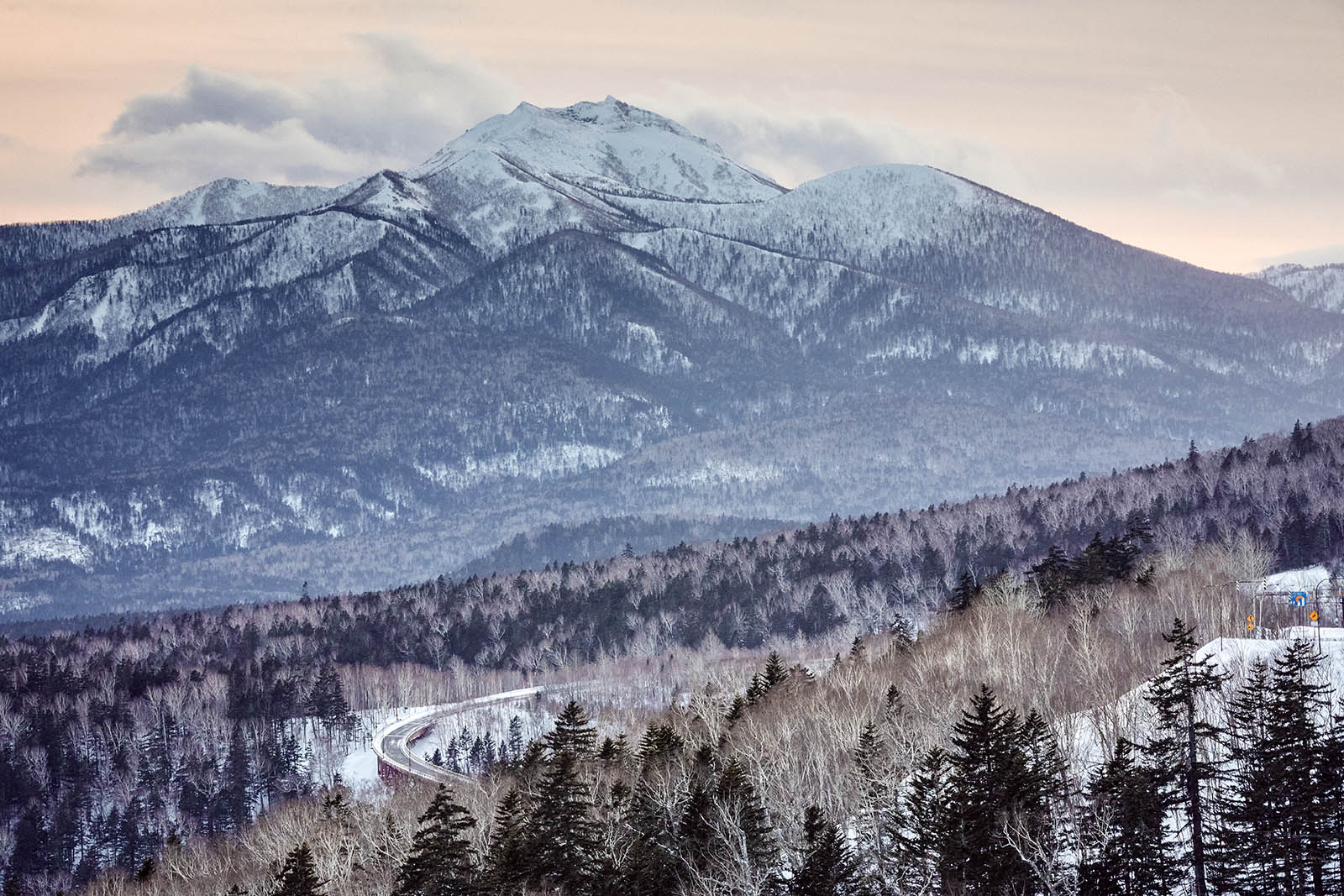 Image of mountain and forests in Daisetsuzan National Park