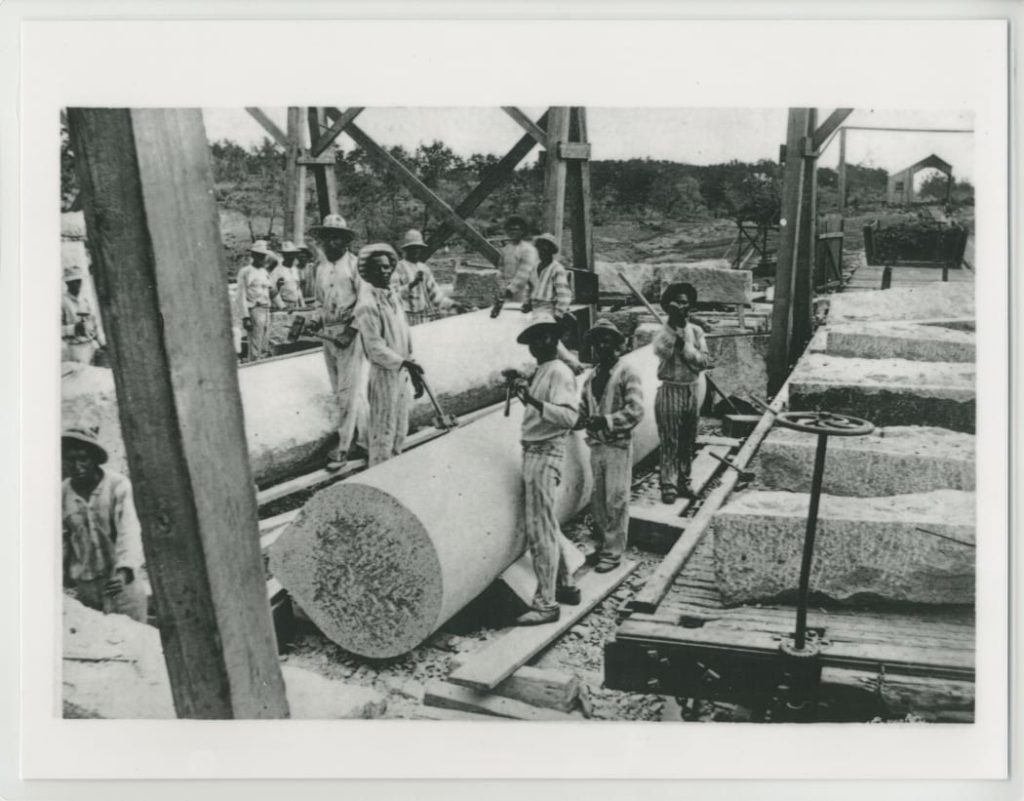 Image of prisoners working on construction site