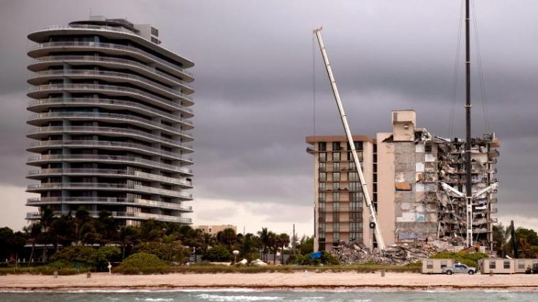 Collapsed building next to the beach.