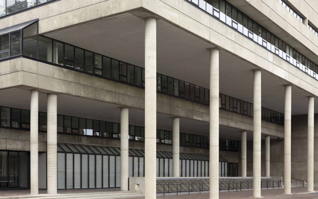 An exterior shot of Gund Hall from the Quincy Street entrance.