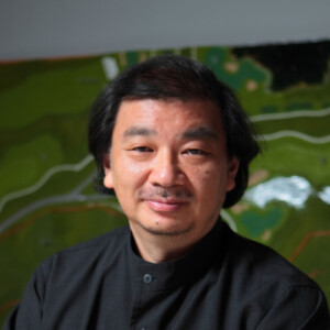 Headshot of Shigeru Ban, who wears a black shirt.