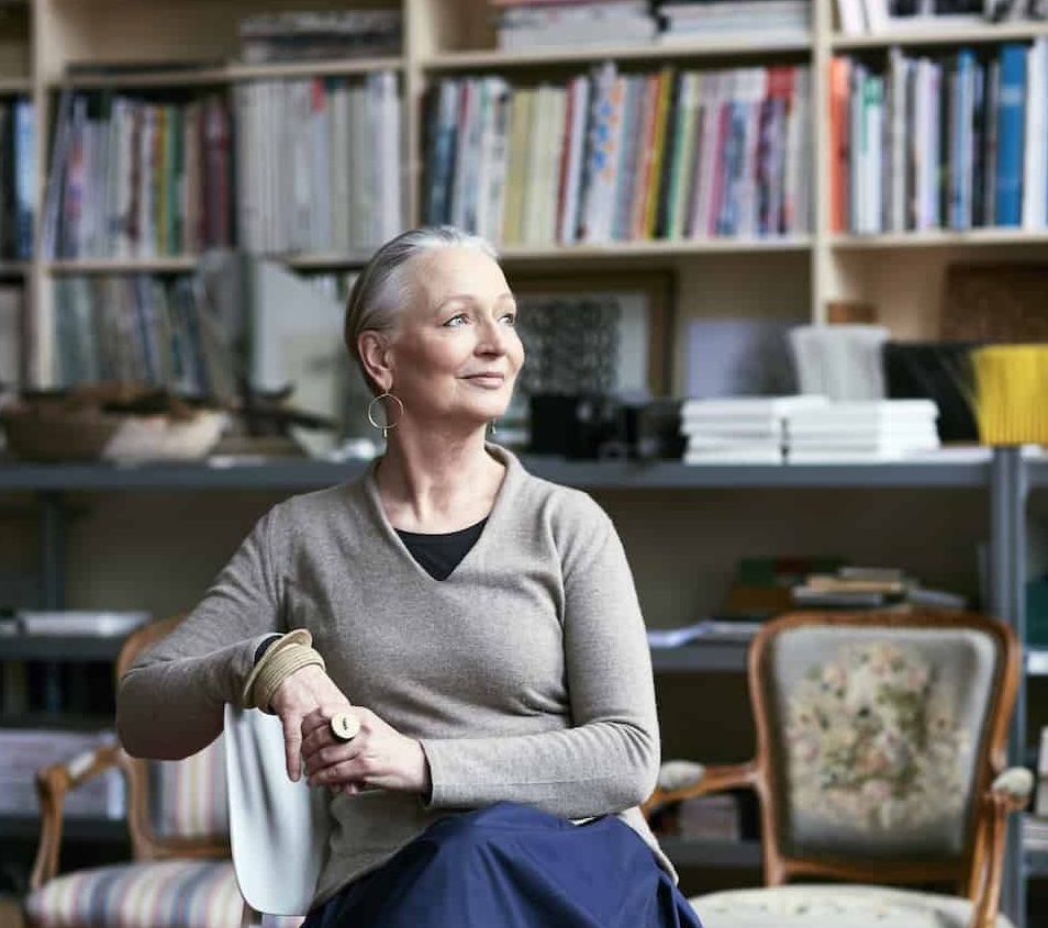 Petra Blaisse portrait in a library