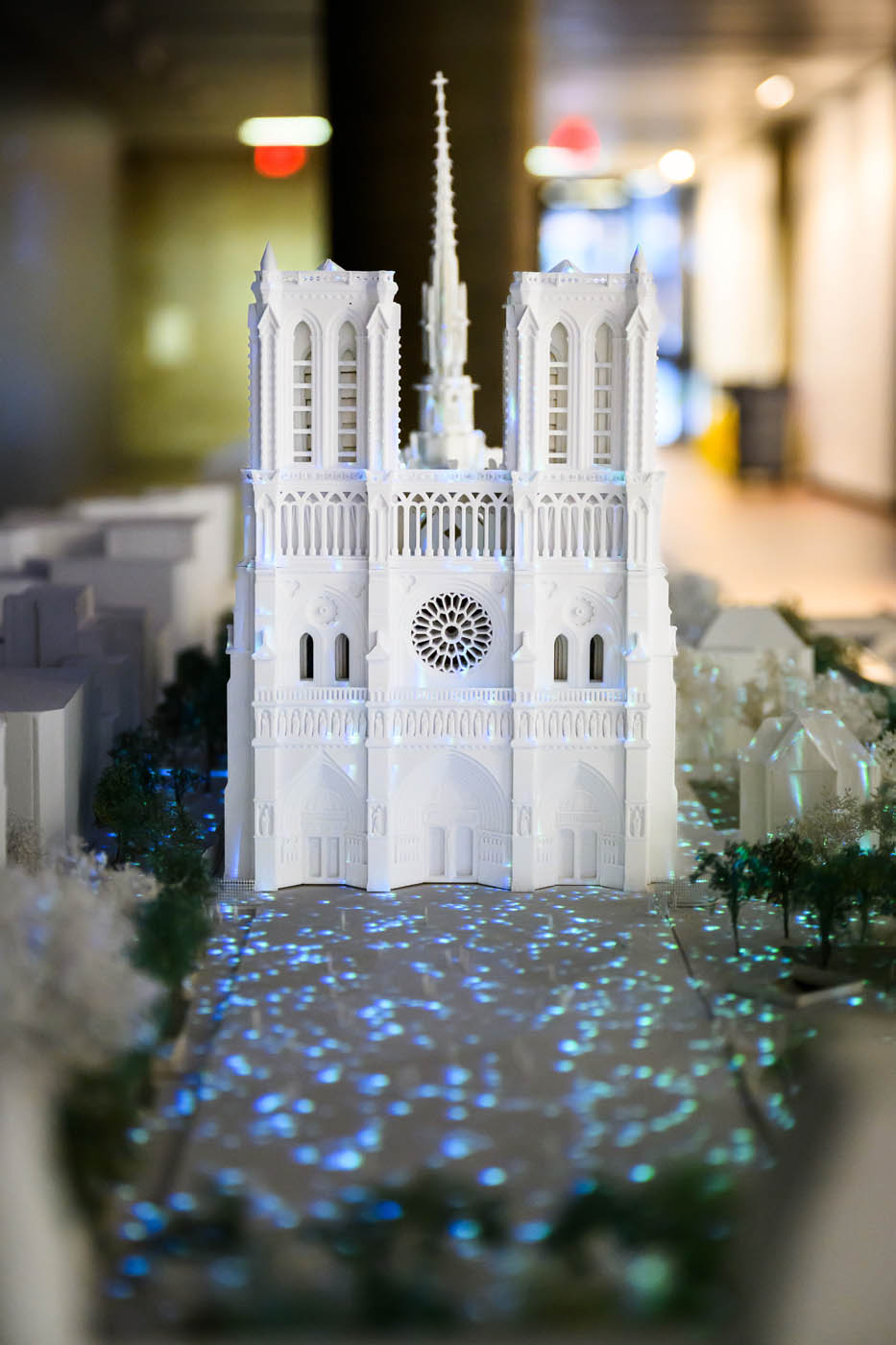 A model of the Notra Dame cathedral with a projection on the landscape.