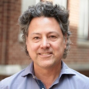 Headshot of Alejandro Echeverri