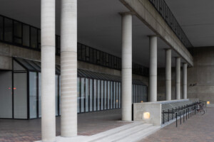 Concrete over hang and piers supporting Gund Hall's main entrance portico.