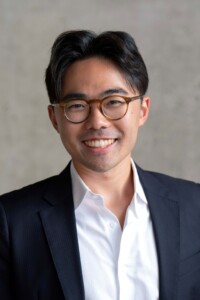 headshot of Howard Au