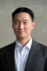 headshot of Robert Kang
