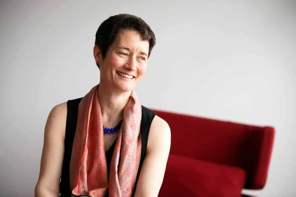 Photo of the dean Sarah Whiting.
