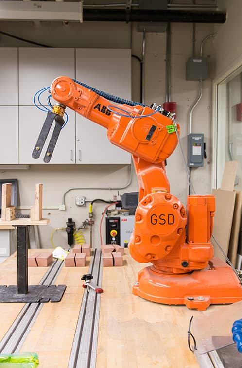 Mechanical arm in the Fab Lab.
