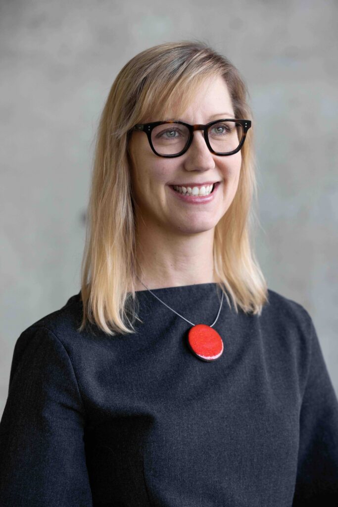 Holly Samuelson headshot