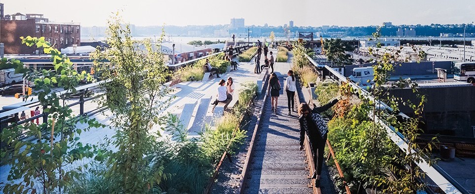 View of New York City's Highline with visitors