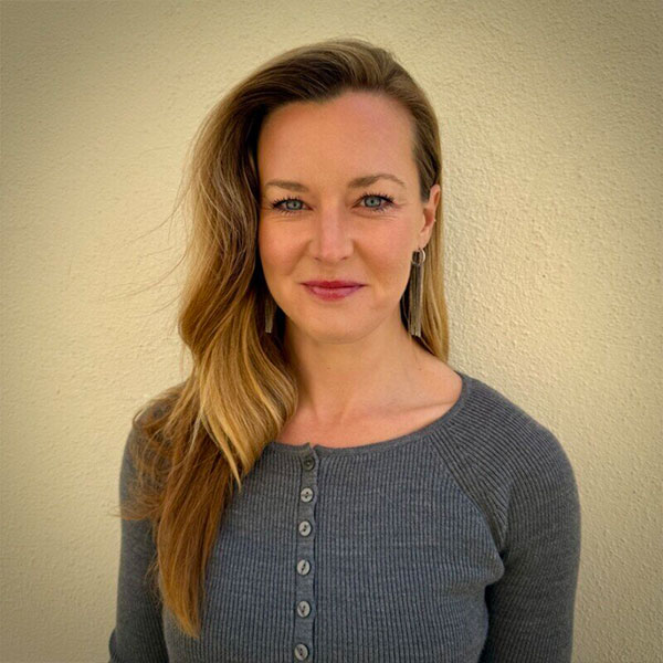 Julia Thayne