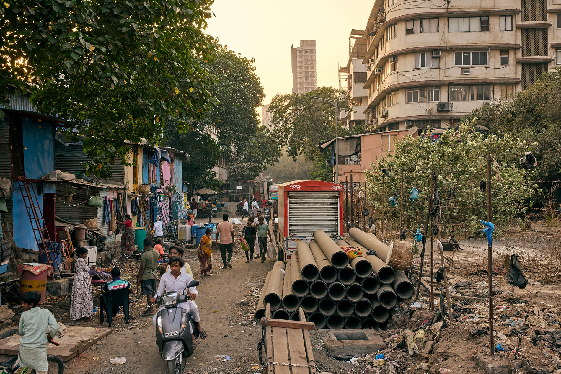 Informal houses with skyscraper in the background in India
