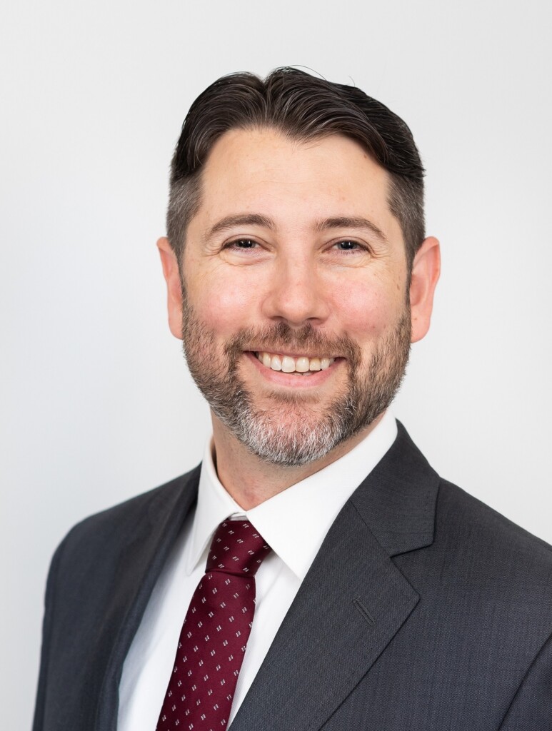 Tes Nicolais headshot