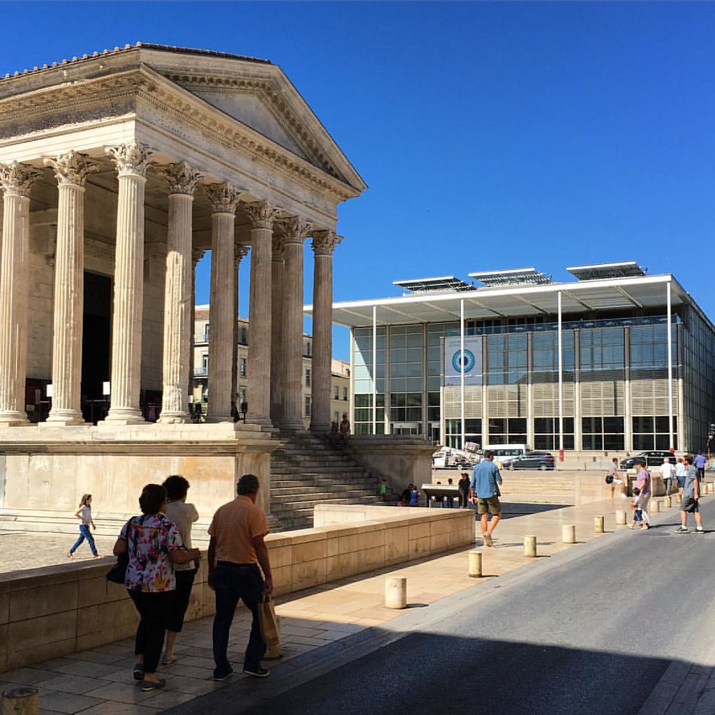 Exterior of the Maison Carree and the Carré d'Art across the street in Nîmes, France."La Maison Carrée et le Carré d'Art" by grego1402 is licensed under CC BY 2.0.