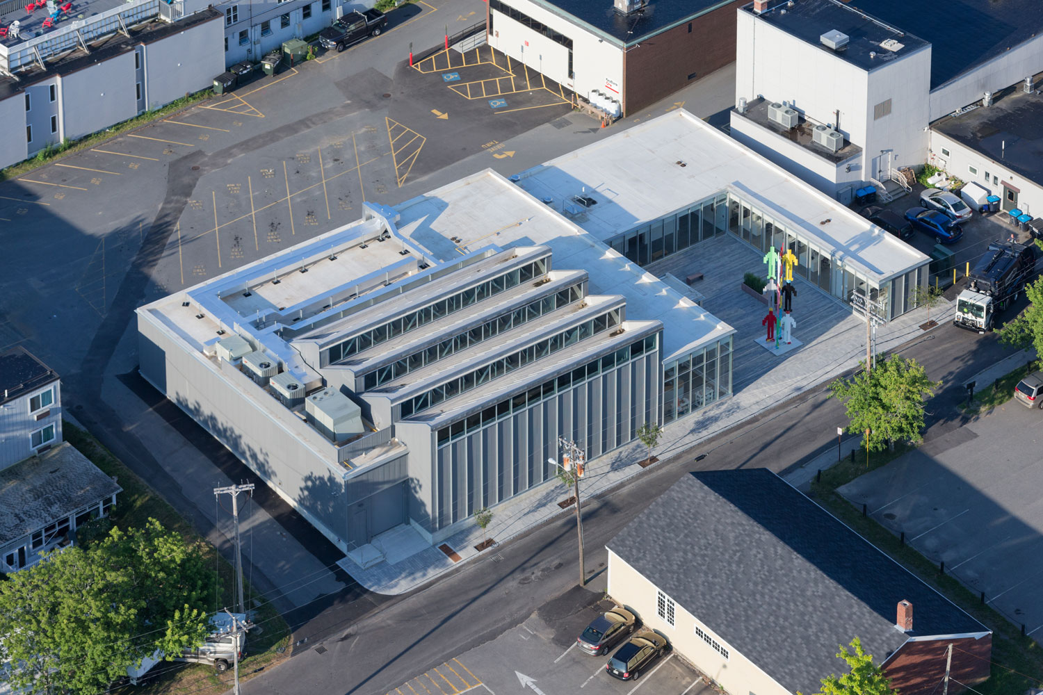 An aerial view of a small museum.