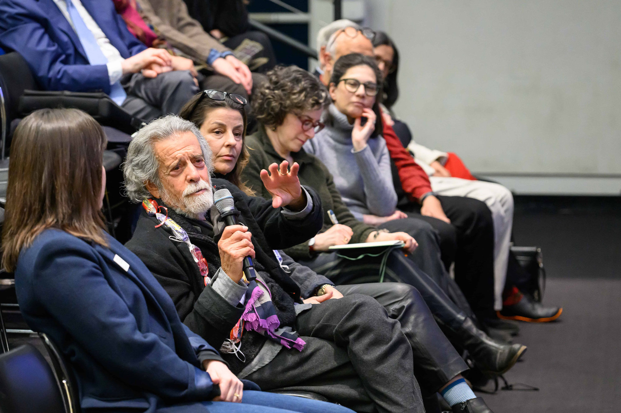 - Ron Druker (LF ’76) asks a question during the 2026 Druker Fellowship Presentation.